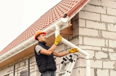 Pose et remplacement de gouttières à Saint-Martin-Curton